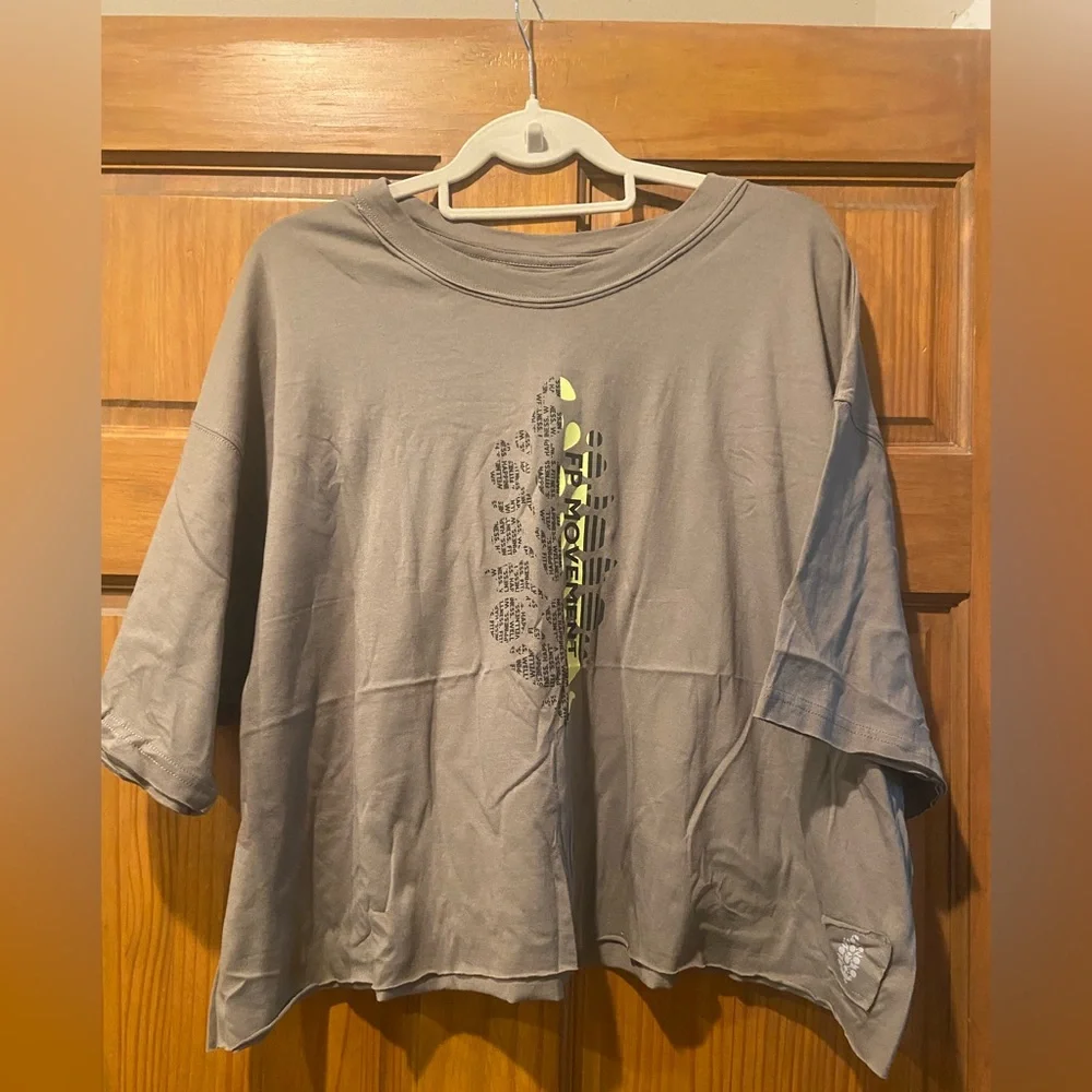 NWT! Free People Movement logo crop T-Shirt Sz xl - Picture 1 of 5